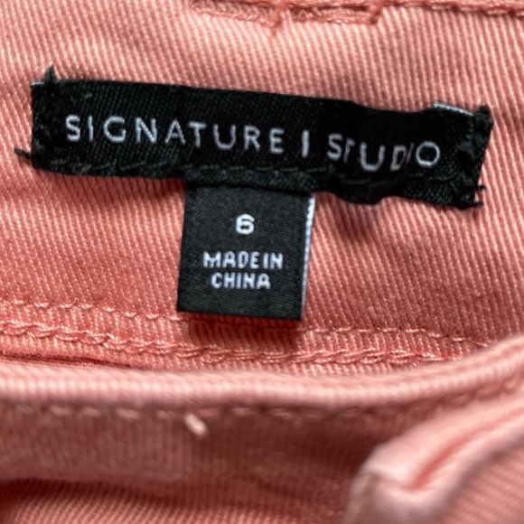 Signature Studio Pink Cuffed Shorts. Size 6 - Picture 3 of 5